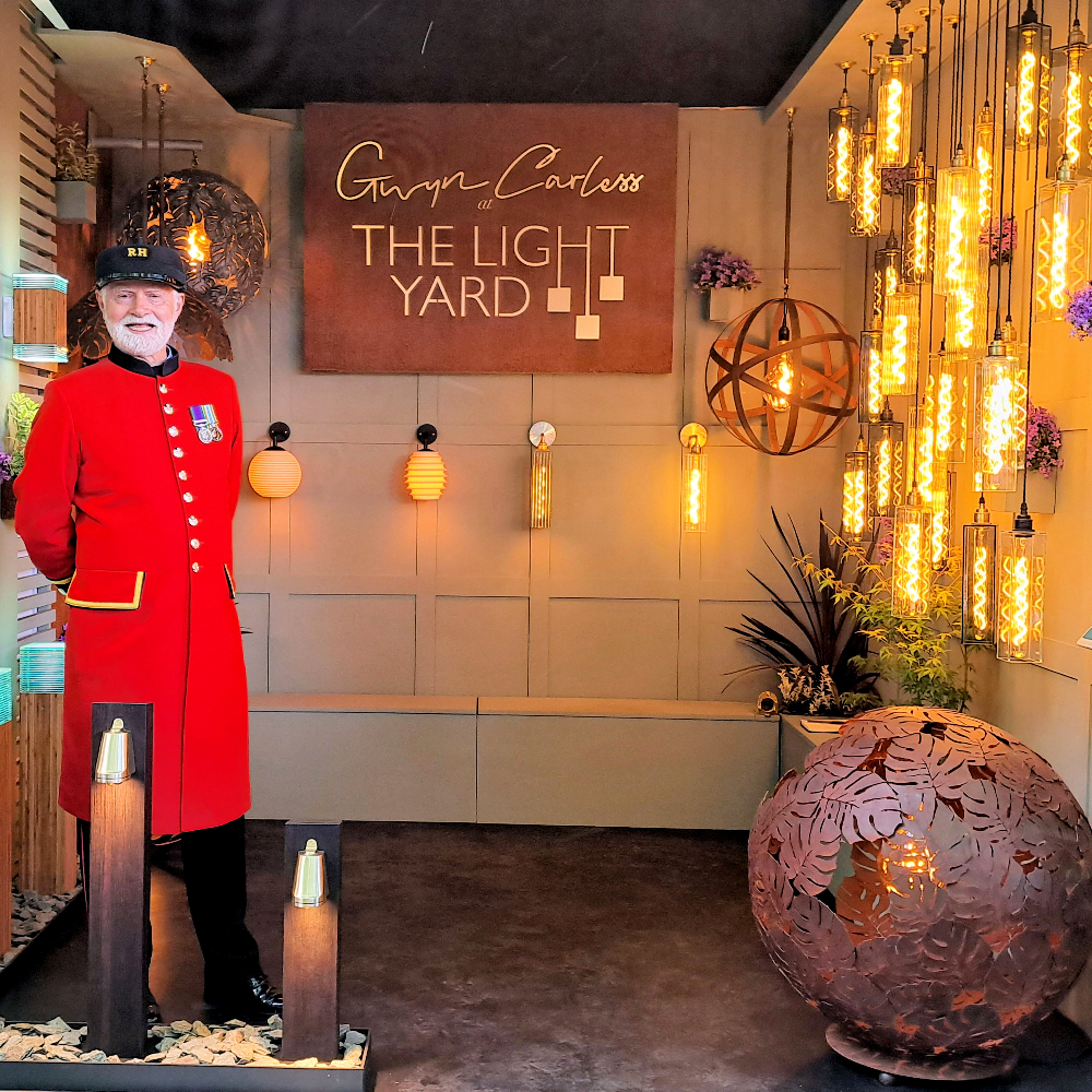 CHELSEA PENSIONER AT RHS CHELSEA FLOWER SHOW