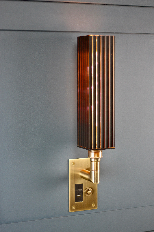 AMBASSADOR_BLACK_AND_GOLD_GLASS_WALL_LIGHT_FOCUS_SB