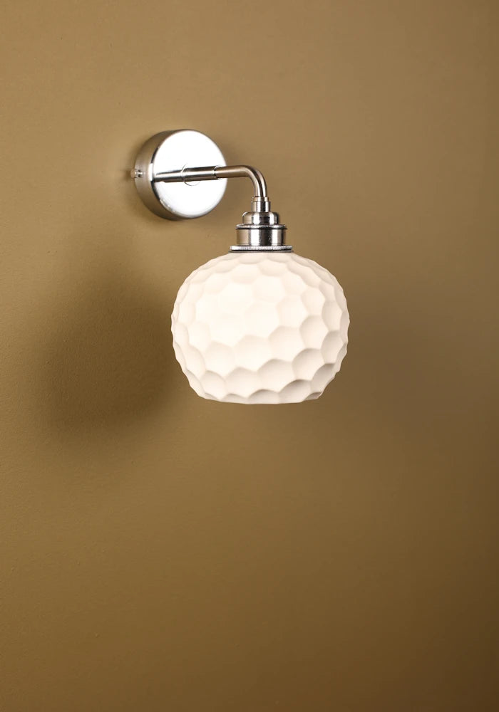 Elegant honeycomb effect ceramic IP44 bathroom wall light with nickel fixtures