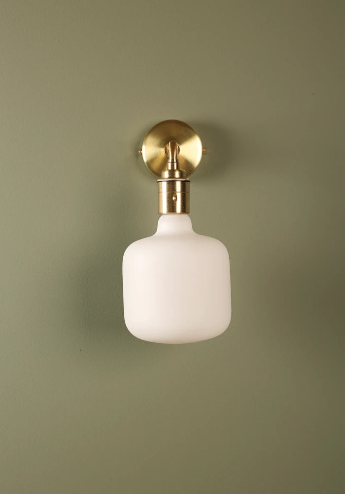 Elegant Tala Oblo IP44 bathroom wall light with brass fixtures