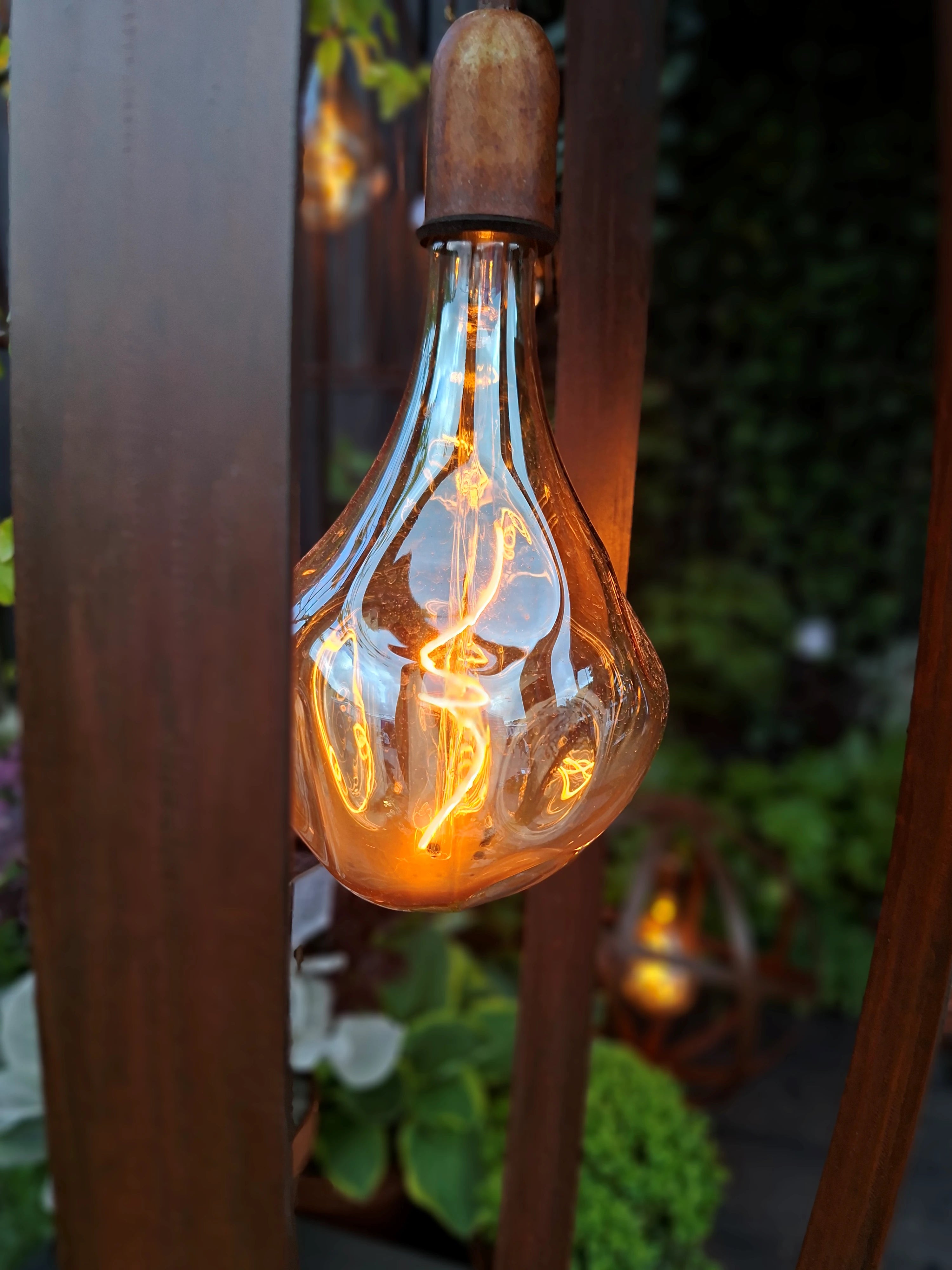 ZEPPELIN INDUSTRIAL STYLE OUTDOOR FLOOR LAMP